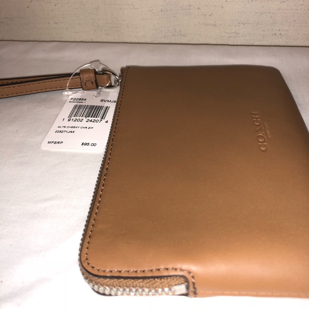 🆕Coach wristlet! Ultra Soft leather-Brand new🆕 - Picture 7 of 8